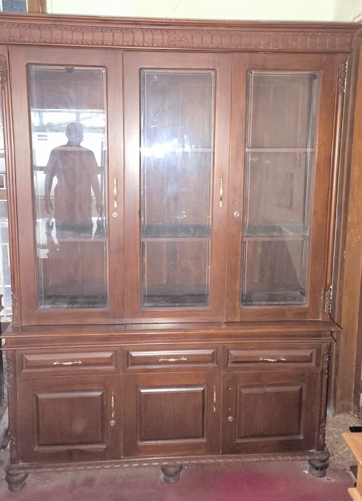 Lemari buku 3 pintu kaca